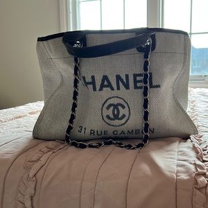 C Tote! Grey/Black w silver accent on chain straps